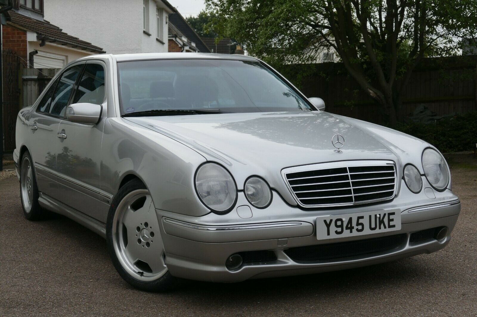 Mercedes-Benz E55 AMG